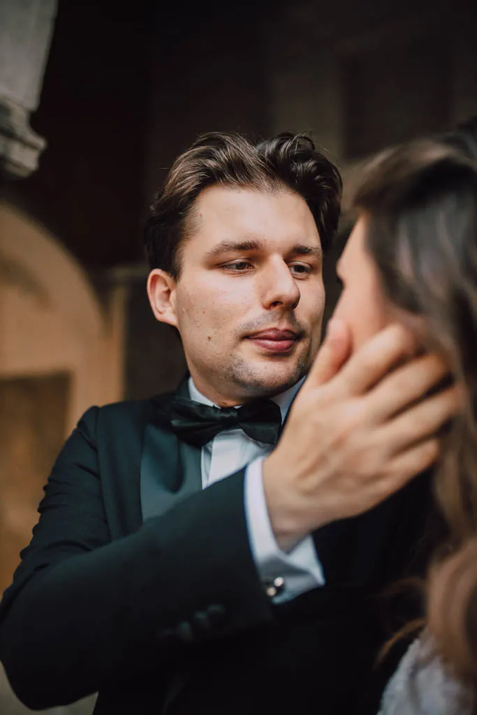 Ženích a nevesta – detail emócií počas svadobných portrétov